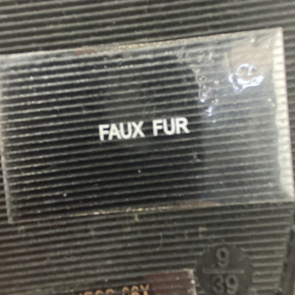 FUZZY FAUX FUR WARMNESS SLIP ONS NEW WITHOUT BOX SIZE 9 - Picture 8 of 9